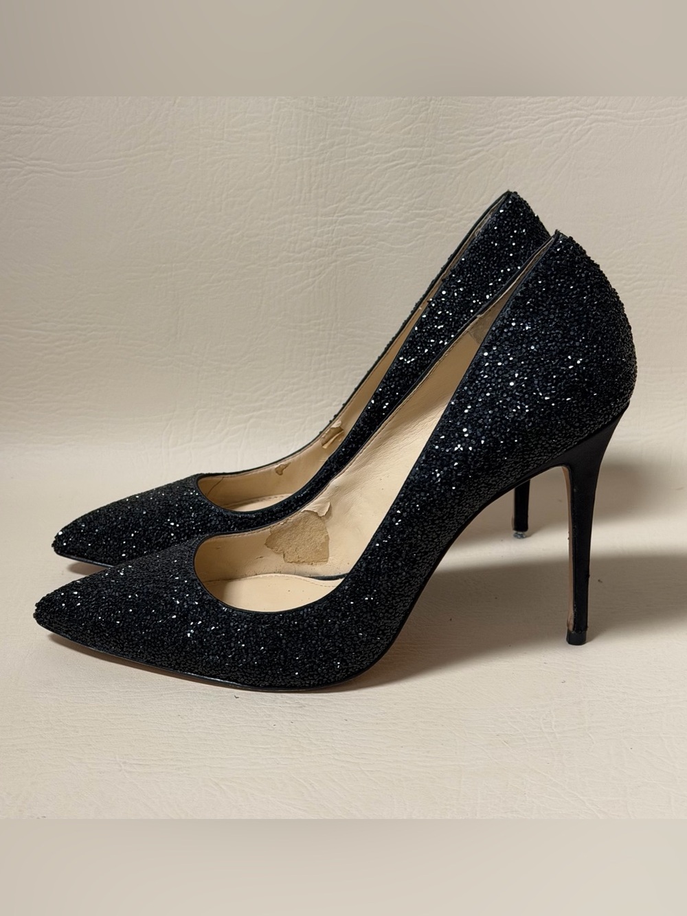 Vince Camuto black glitter sleek pointed-toe silhouette pumps Sz 8.5